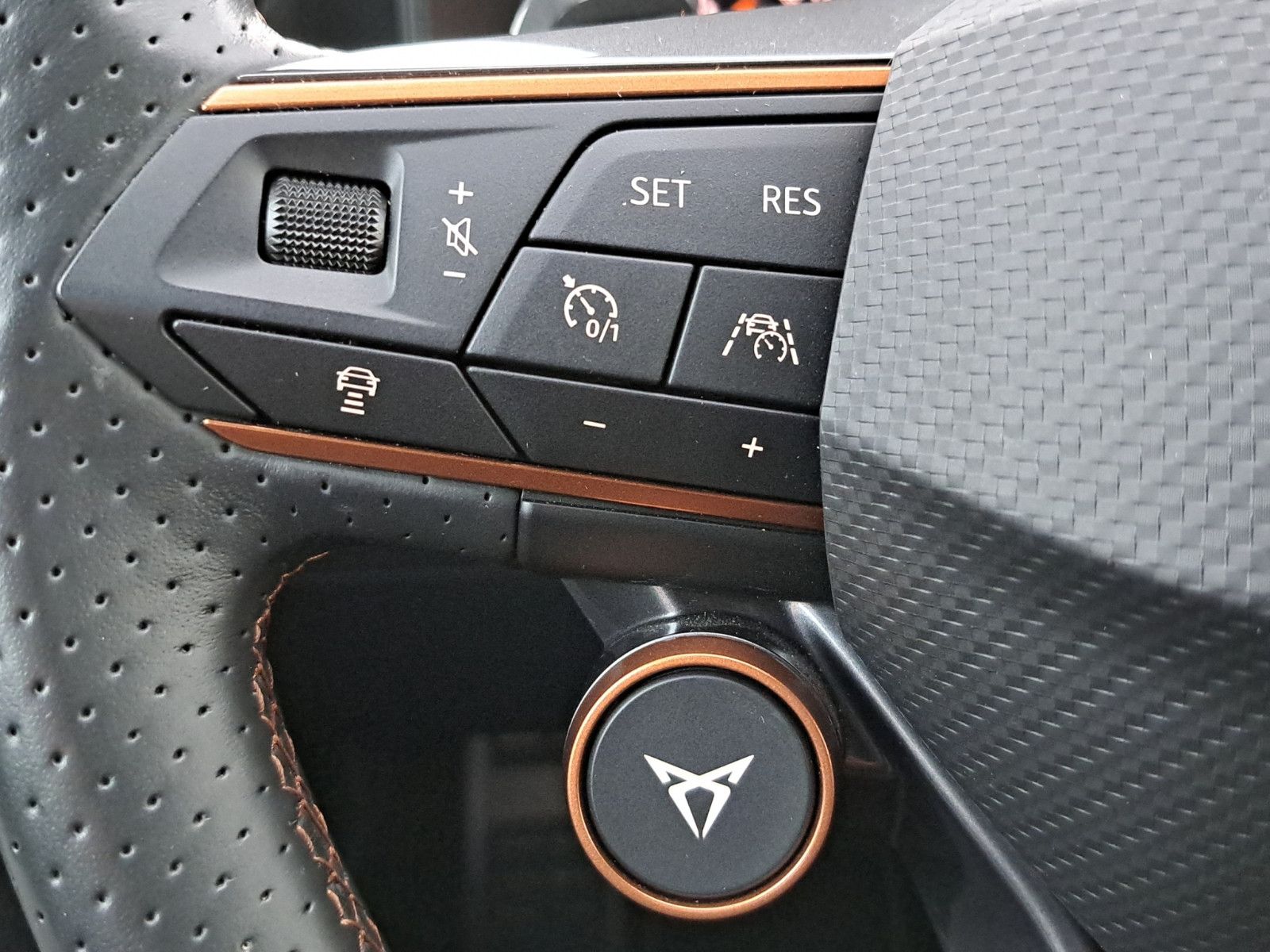 Leon Sportstourer VZ 4Drive 2.0 TSI DSG AHK