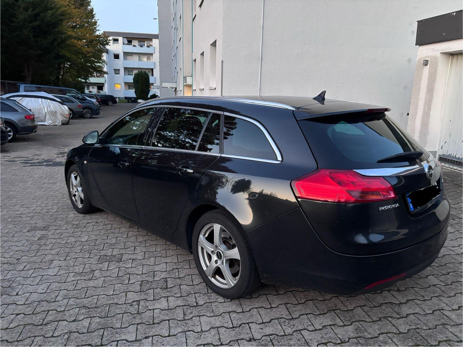 Opel Insignia 2011 — interior