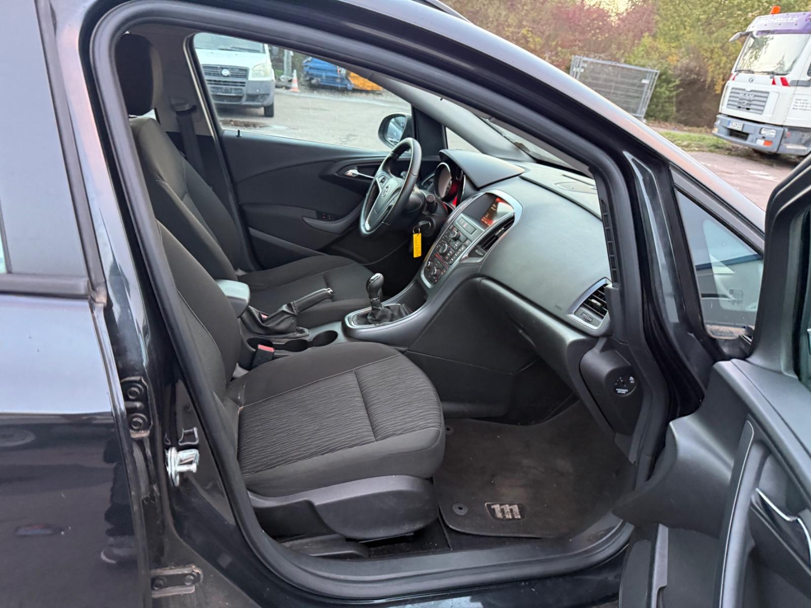 Opel Astra 2015 — photo 29