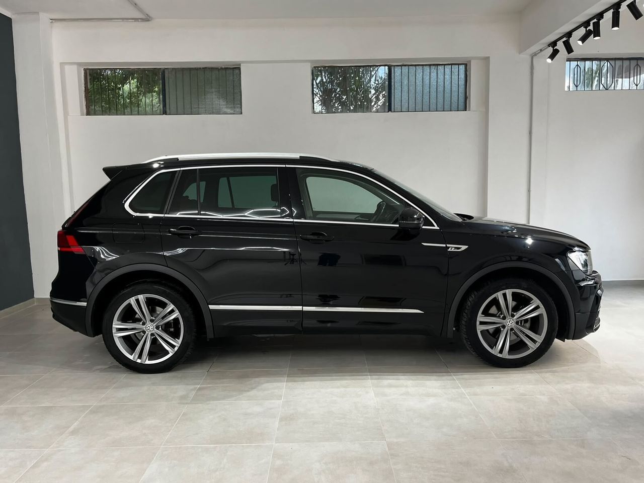 Volkswagen Tiguan 2.0 TDI SCR DSG Advanced BlueM imagem 3