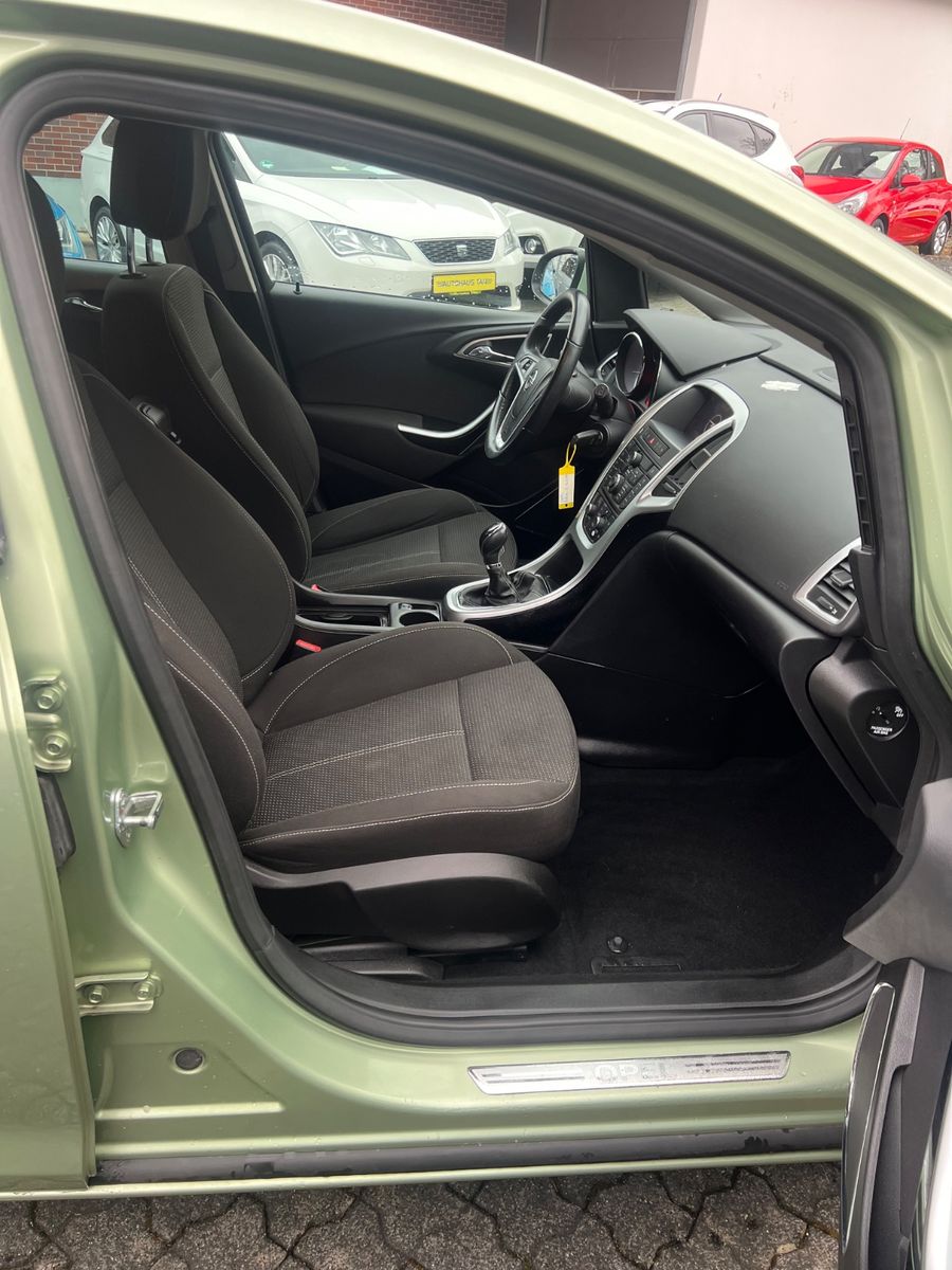 Fahrzeugabbildung Opel Astra J Lim. 5-trg. Sport