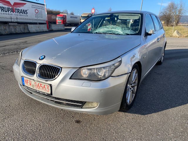 BMW 530d Touring * NAVI * LEDER *