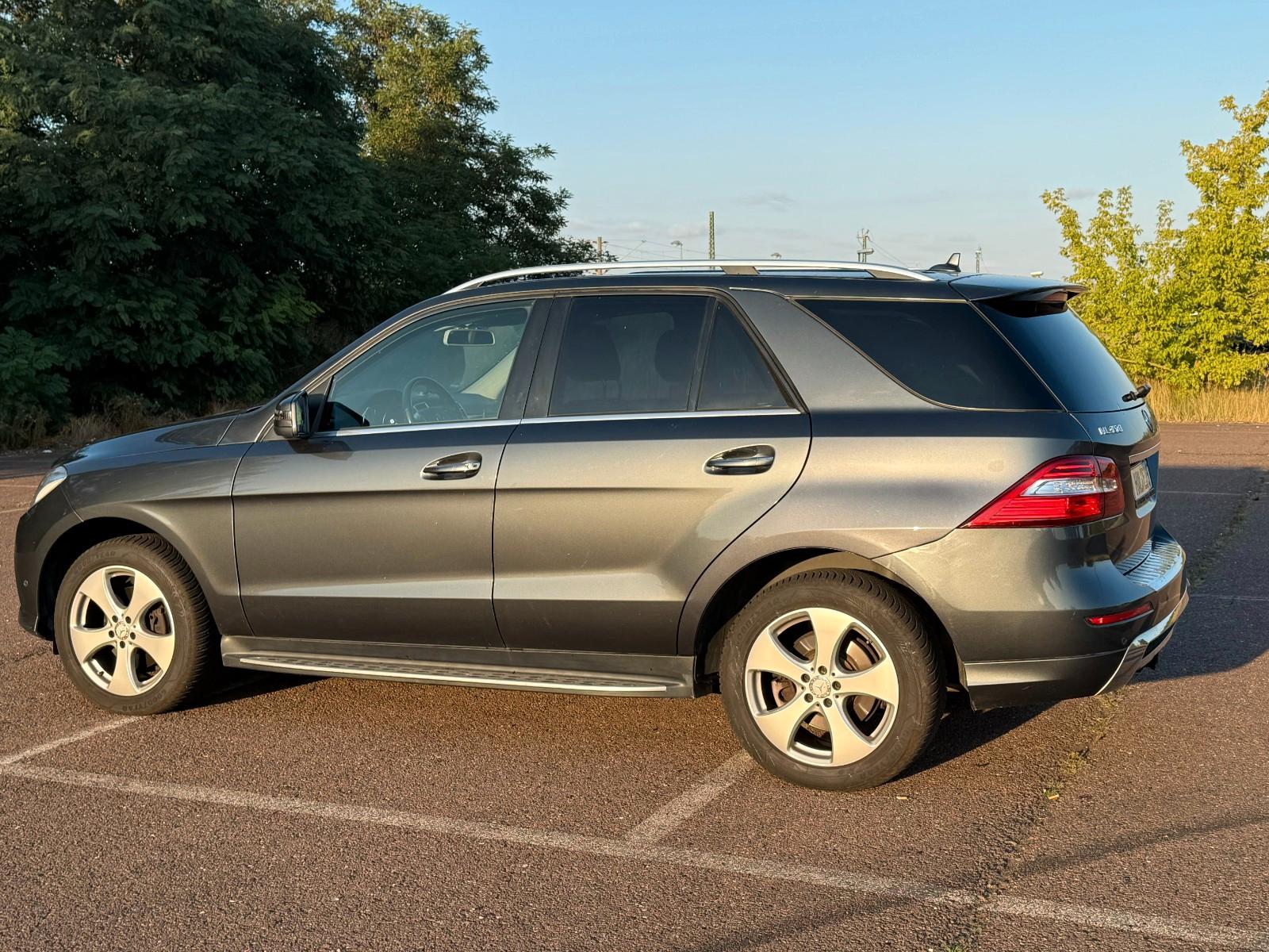 Mercedes-Benz ML 350  TÜV NEU Top-Zustand Leder 140Tkm