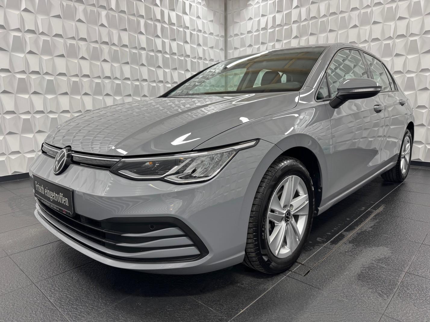 Volkswagen Golf VIII Life/LED/ACC/SHZ/App-Conn./PDC/Keyless