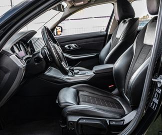 Fahrzeugabbildung BMW 330i Lim. Sport Line|KAMERA|AUTOMATIK|DISPLAYKEY