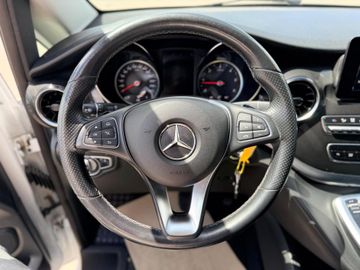 Mercedes V 220 - 6