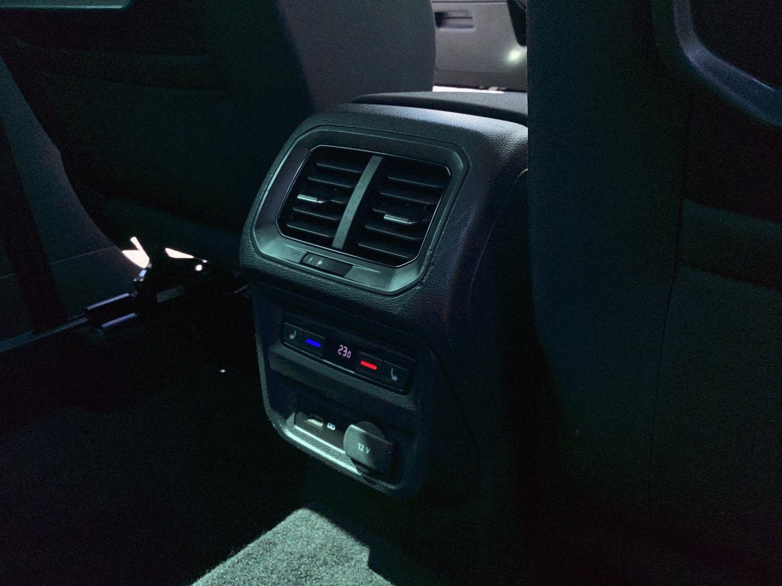 Fahrzeugabbildung Volkswagen Tiguan TDI IQ.DRIVE AHK Kamera ACC