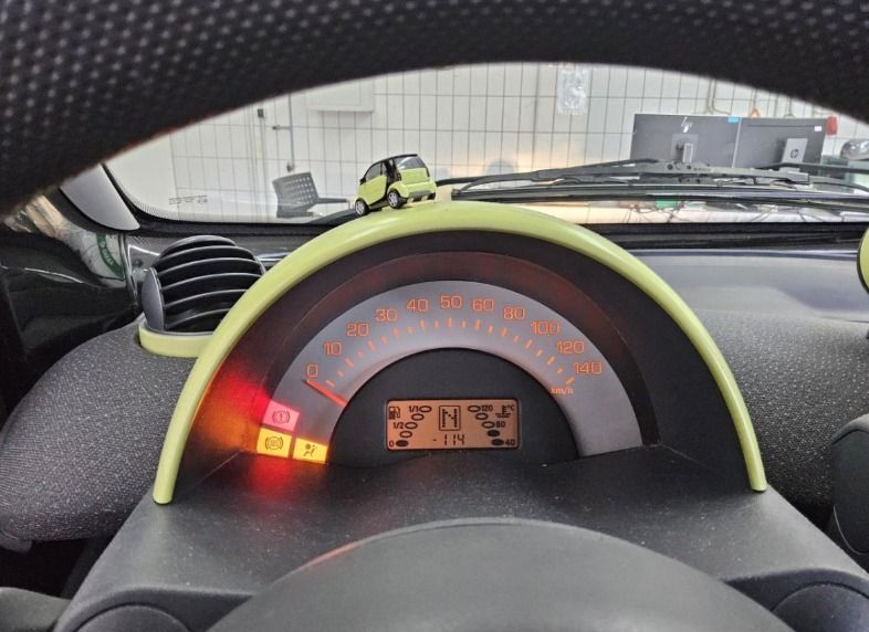Fahrzeugabbildung Smart fortwo city-coupe Pulse KLIMAAUTOMATIK PANORAMA