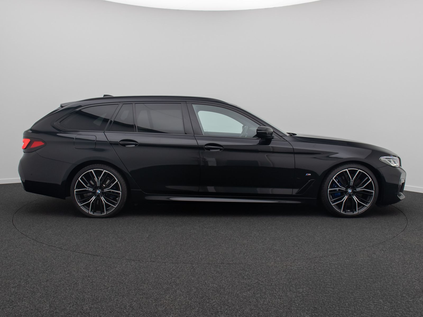 Fahrzeugabbildung BMW 540d xD M Sport DAB Laser HiFi HUD Panorama 20"