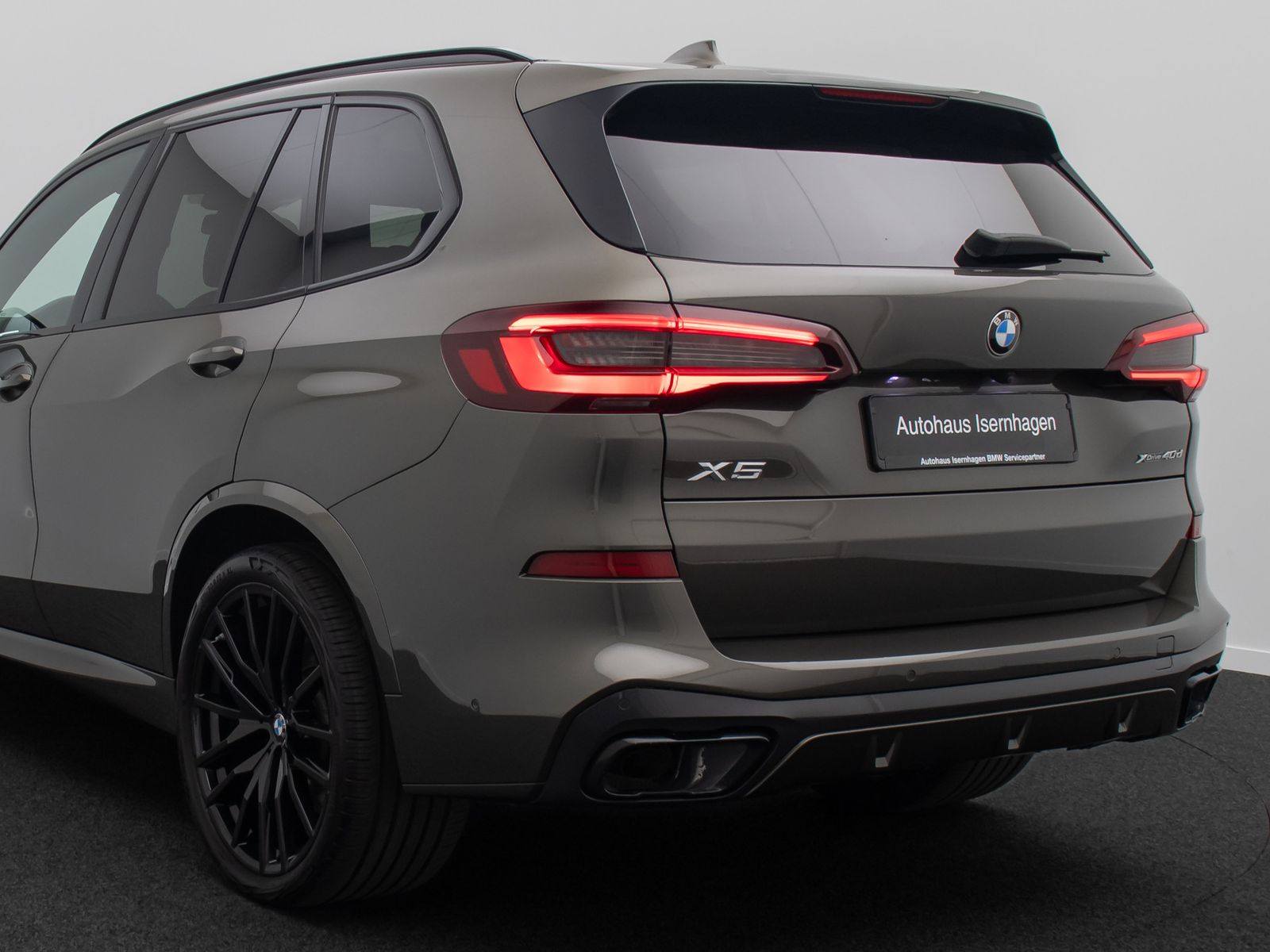 Fahrzeugabbildung BMW X5 xD40d M Sport AHK 360&deg; H/K Panorama Laser 22"