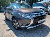 Mitsubishi Outlander Plus 4WD  7  PLATZ - gebrauchte Mitsubishi Outlander aus dem Jahr 2015