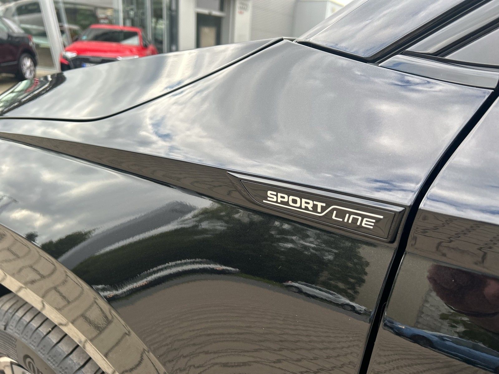 Fahrzeugabbildung SKODA Karoq TSI Sportline 4x4 AHZV MATRIX RFK ACC NSW