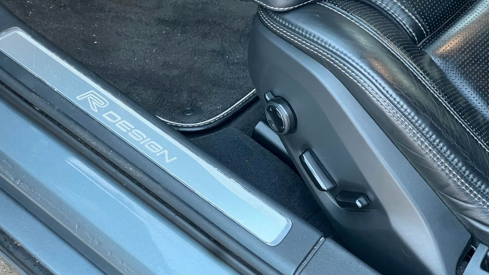 Fahrzeugabbildung Volvo S90*R-Design*T8*AWD*B&W*LUFT*MASS*20Zoll