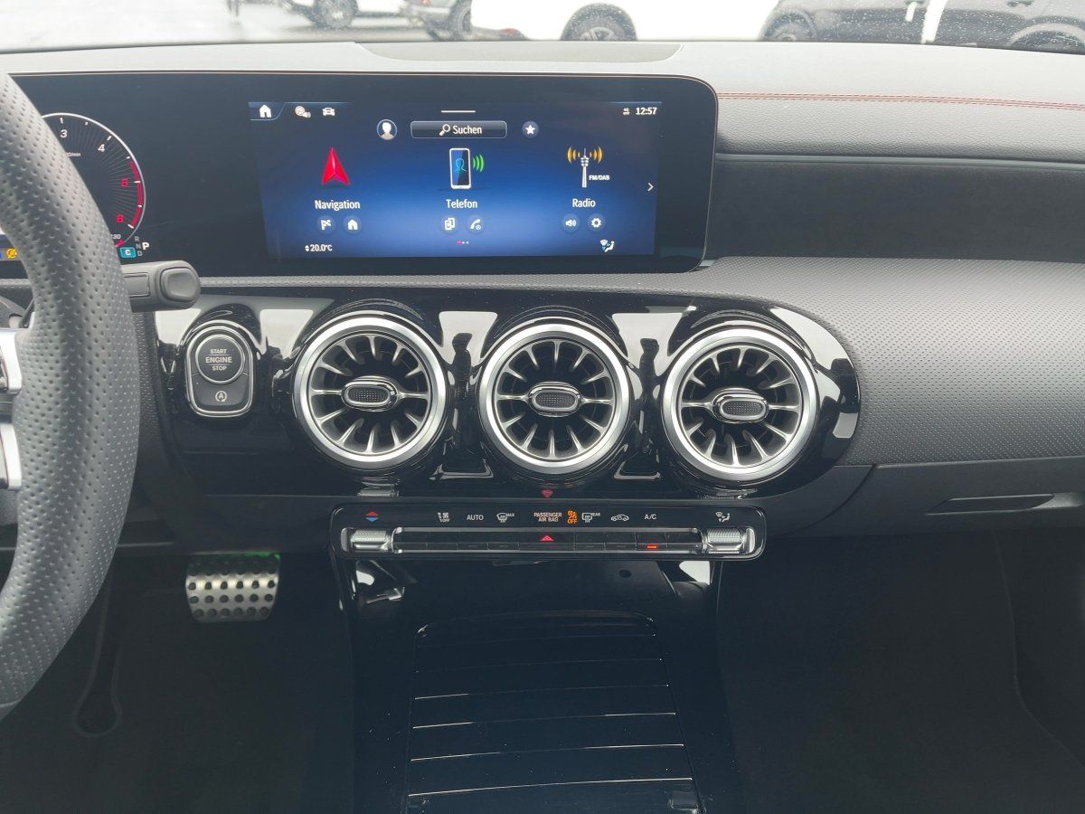 Fahrzeugabbildung Mercedes-Benz CLA 220 d AMG/Night/360°/AHK/19''