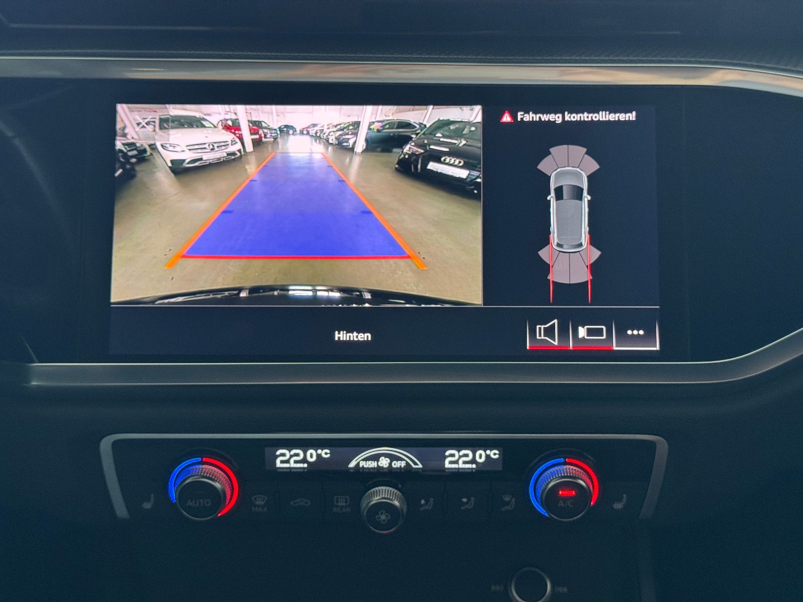 Fahrzeugabbildung Audi Q3 45 TFSI e S-TRONIC S-LINE ACC VIRTUAL LED KAM