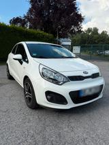 Kia Rio 1.2 Fifa World Cup Edition - Kia Rio: Fifa World Cup Edition