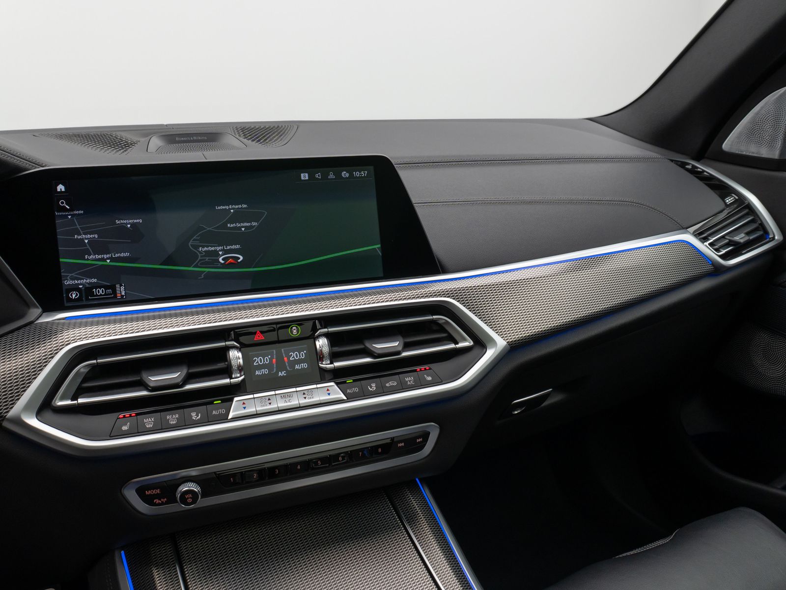 Fahrzeugabbildung BMW X5 xD30d M Sport Panorama Laser 360°HUD DAB B&W