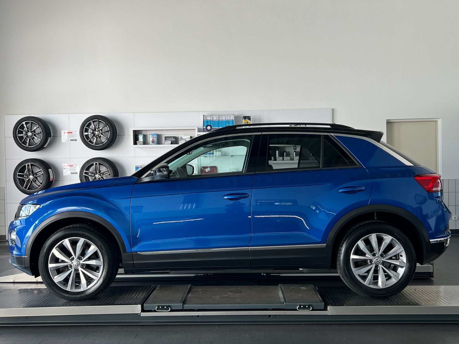 Fahrzeugabbildung Volkswagen T-Roc Comfortline 2.0 TDI DSG 4Motion *AHK, Stan