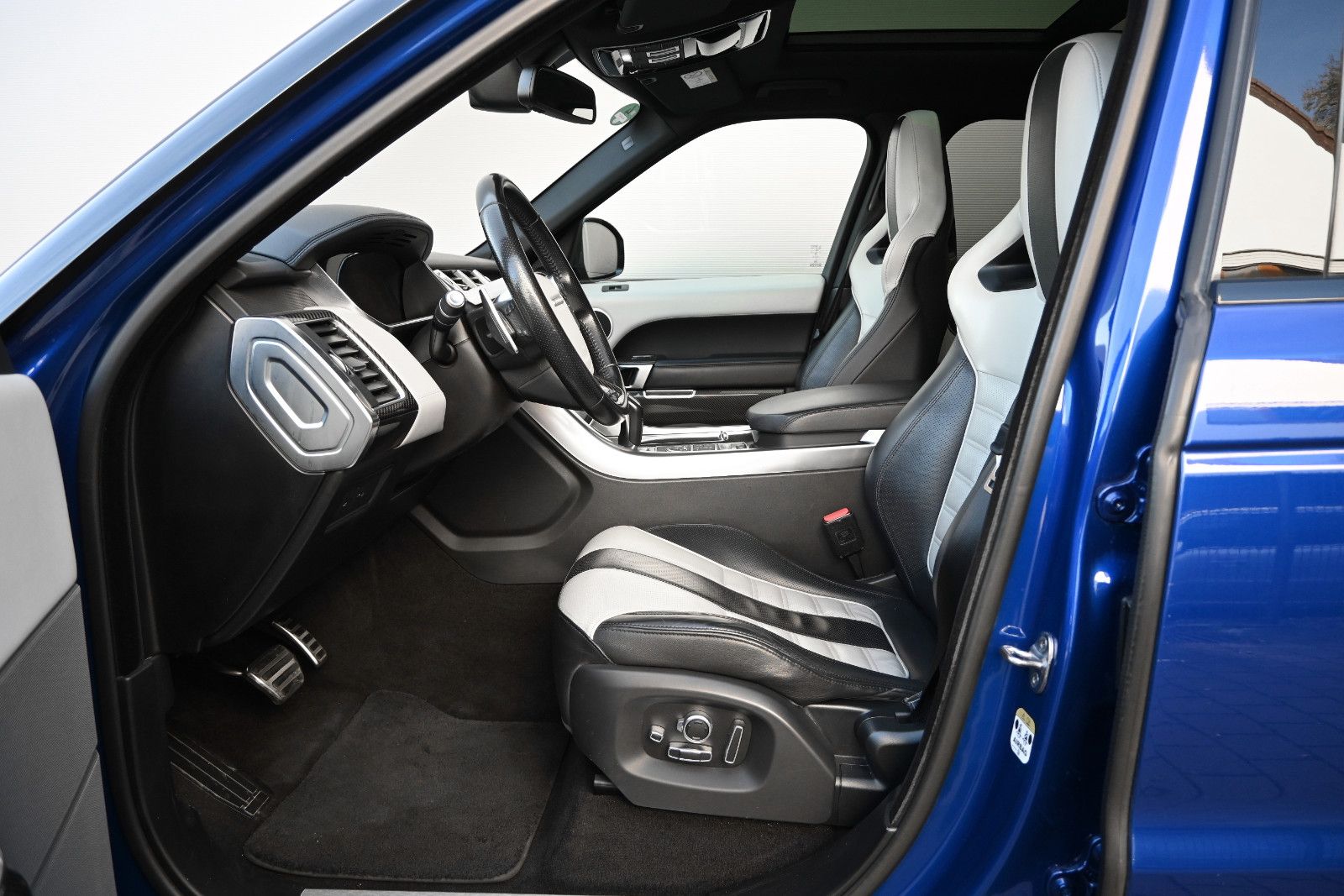 Fahrzeugabbildung Land Rover Range Rover Sport 5.0 V8 SC SVR °PANO°HEAD-UP°