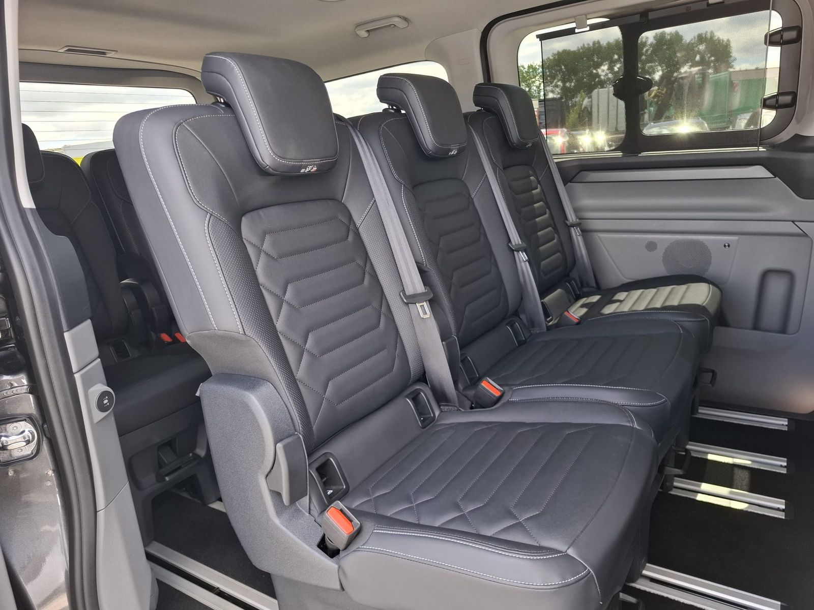 Fahrzeugabbildung Ford Tourneo Custom L1 Titanium X MATRIX*STANDH.*AHK