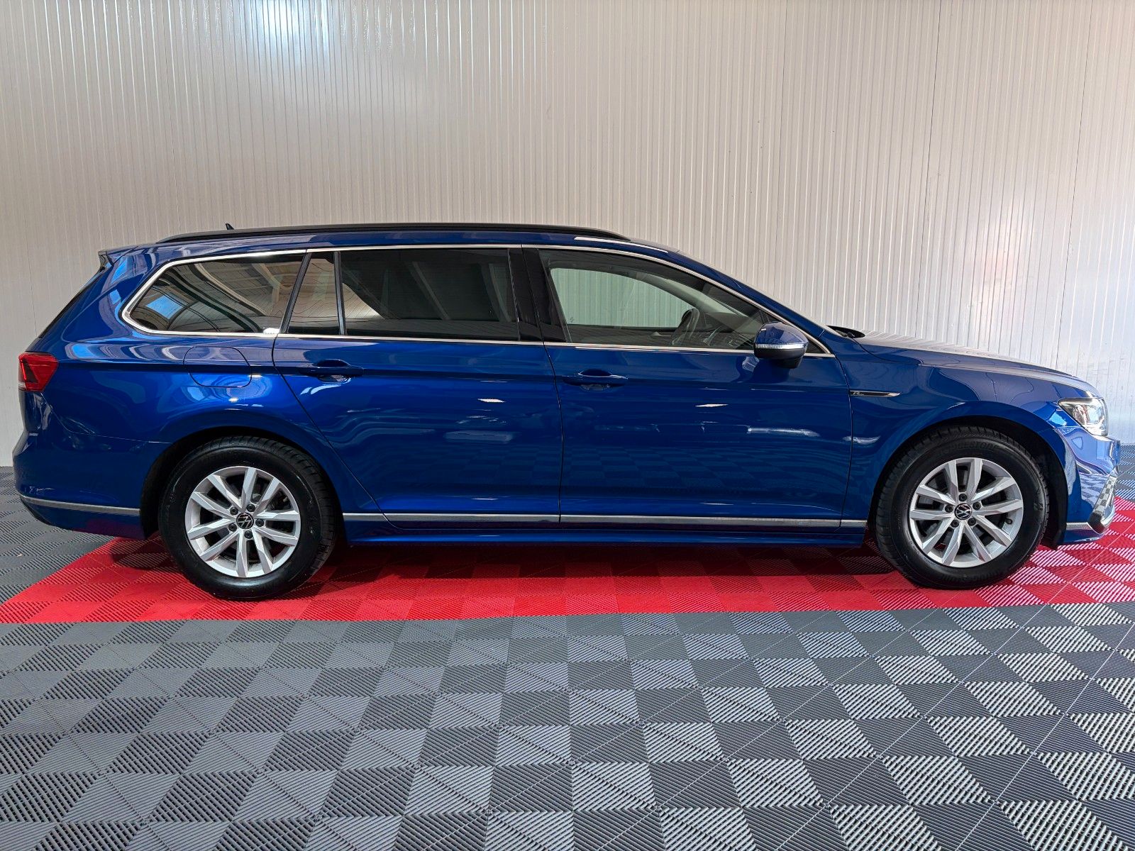 Volkswagen Passat Variant Business R-LINE 1.Hand AHK LED