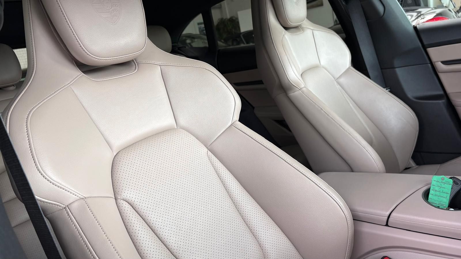Fahrzeugabbildung Porsche Taycan Sport Turismo/Innodrive/Panodach/20 Zoll