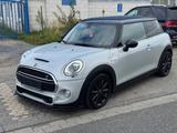 MINI COOPER_SD/Navigation/Tempomat/Klimaauto - silberne MINI Cooper SD