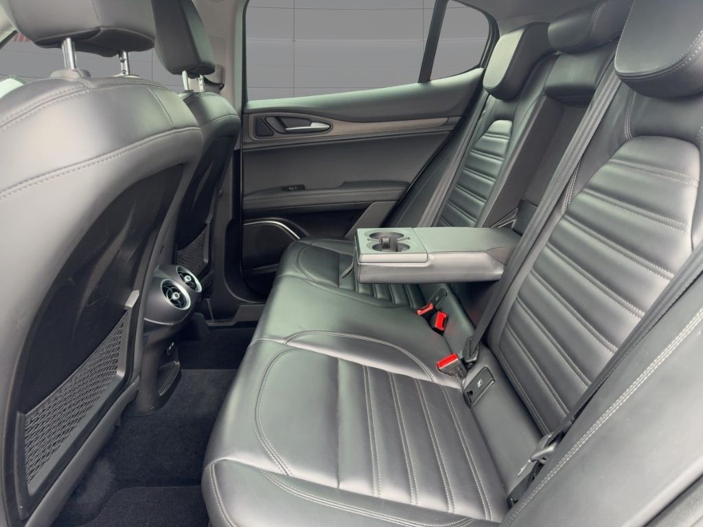 Fahrzeugabbildung Alfa Romeo Stelvio First Edition ALLRAD NAVI  HI-FI