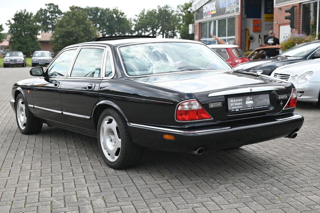 Jaguar XJ8