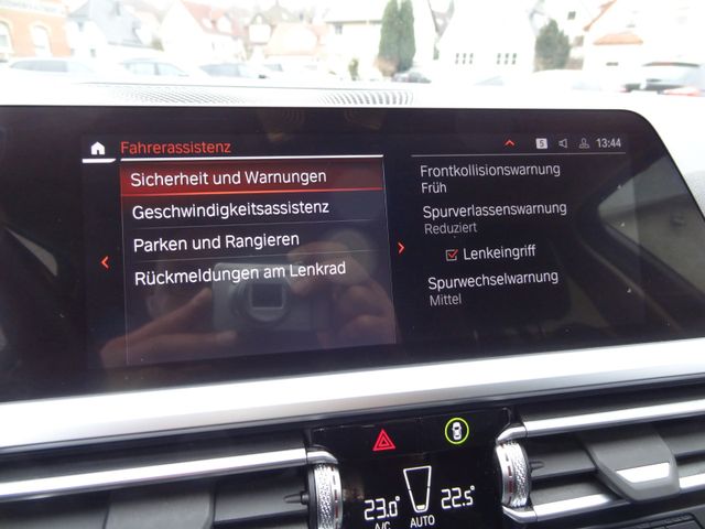 Fahrzeugabbildung BMW 330d xDrive Sport Line/Virtual/AHK/Kam/Leder/1.H