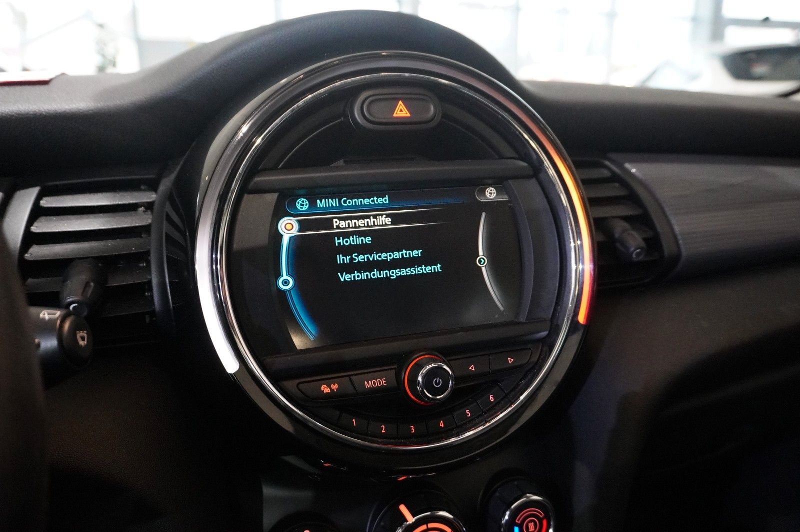 Fahrzeugabbildung MINI COOPER 1.5 3-TÜR PANO./SHZ/KLIMA/BT