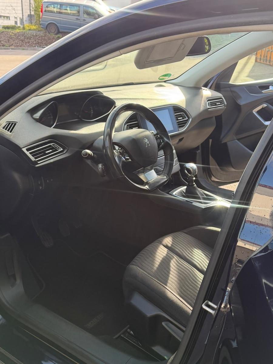 Peugeot 308 2015 — photo 15