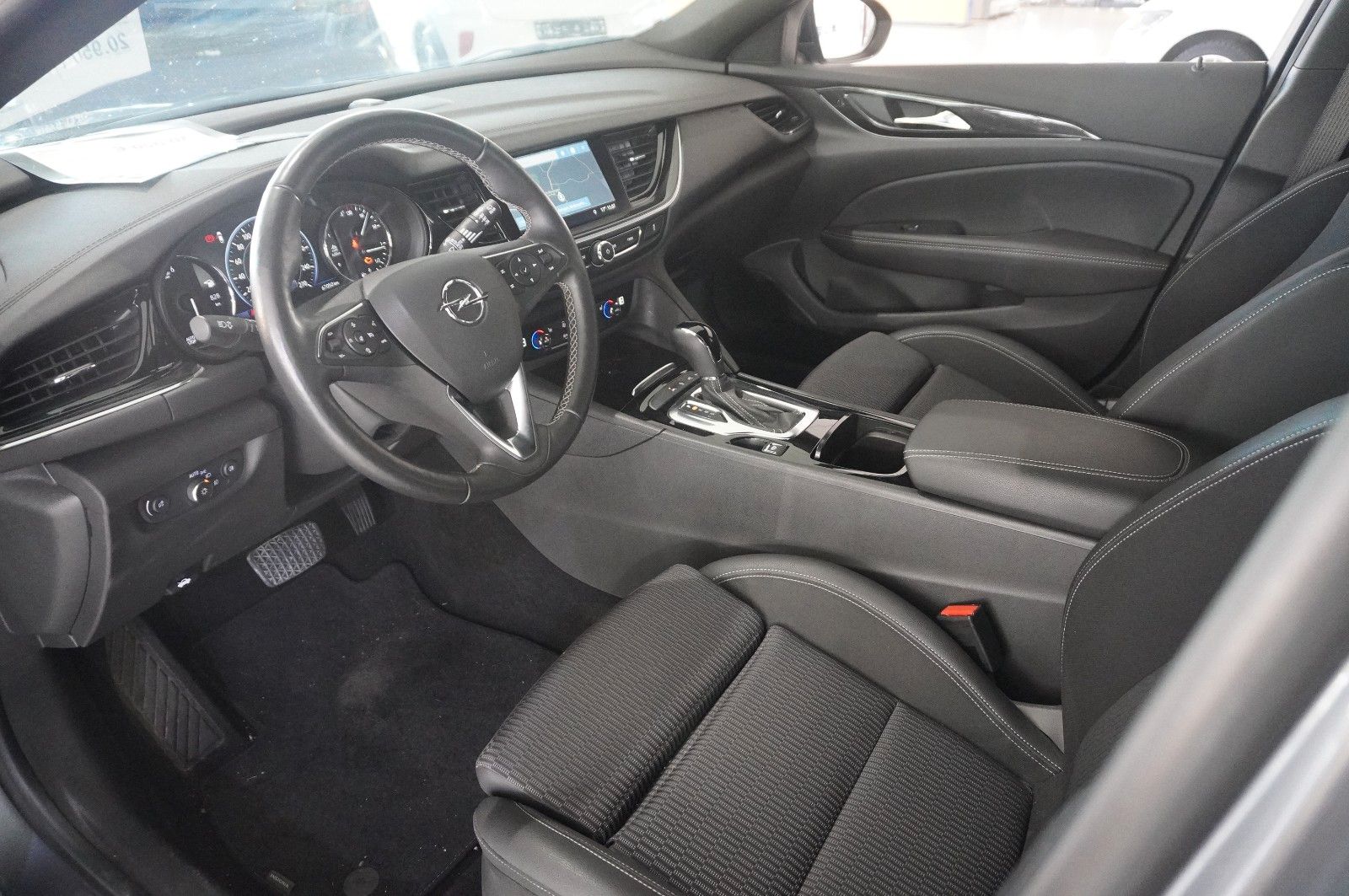 Fahrzeugabbildung Opel Insignia B ST 2.0D ELEGANCE NAVI/LED/KAMERA/DAB+