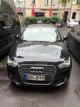 Audi A1 1.6 TDI Attraction Attraction - Audi A1 mit Diesel-Antrieb: Schwarz, Limousine