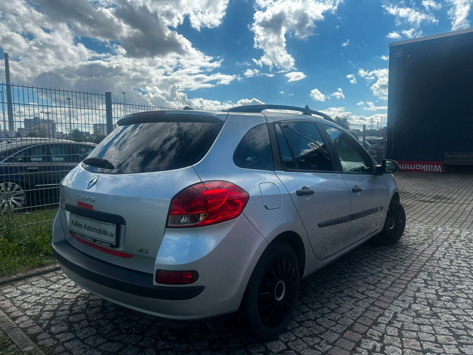 Fahrzeugabbildung Renault Clio Grandtour Navi / Klima / ZV / Dachreling