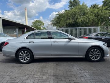 Mercedes E 200 - 4