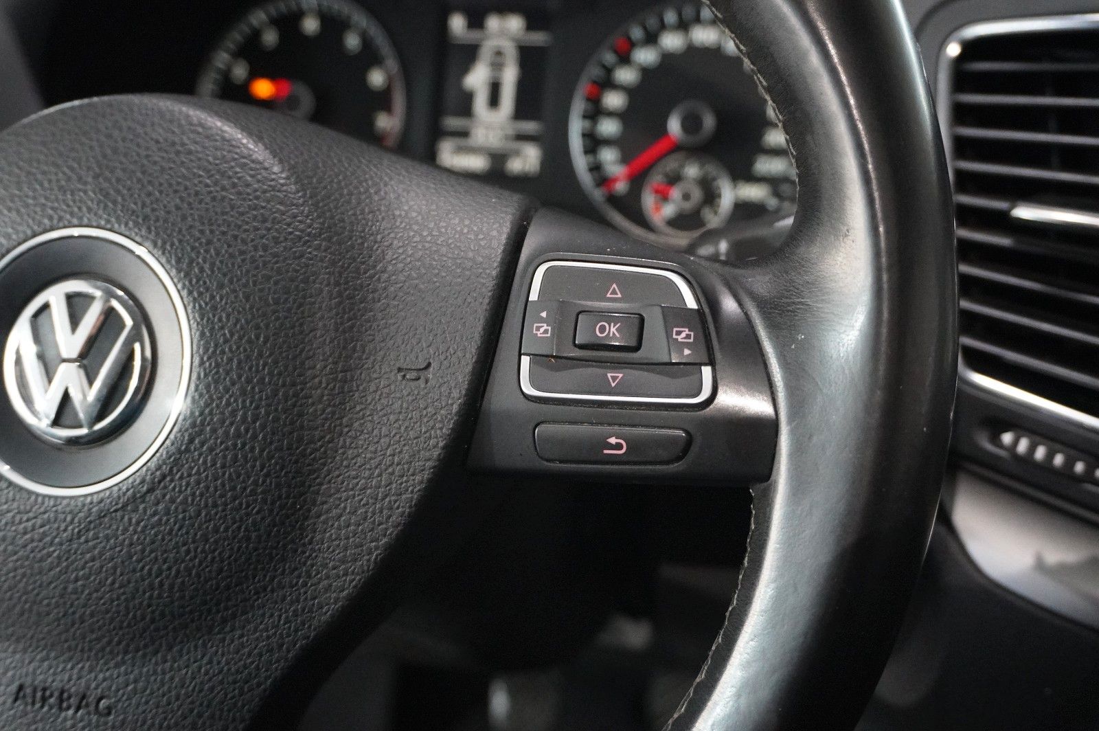 Fahrzeugabbildung Volkswagen Sharan 1.4 TSI STYLE 7-SITZE NAVI/PANO./SPORT/SH