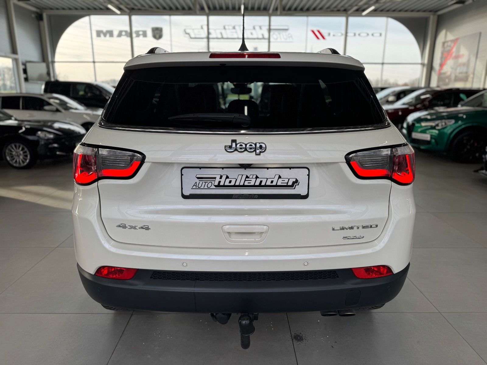 Fahrzeugabbildung Jeep Compass 1.4T Limited 4WD "Pano AHK Winterpaket"