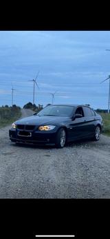 BMW e90 320i - BMW 320 mit Benzin-Antrieb: Limousine, 320i E90