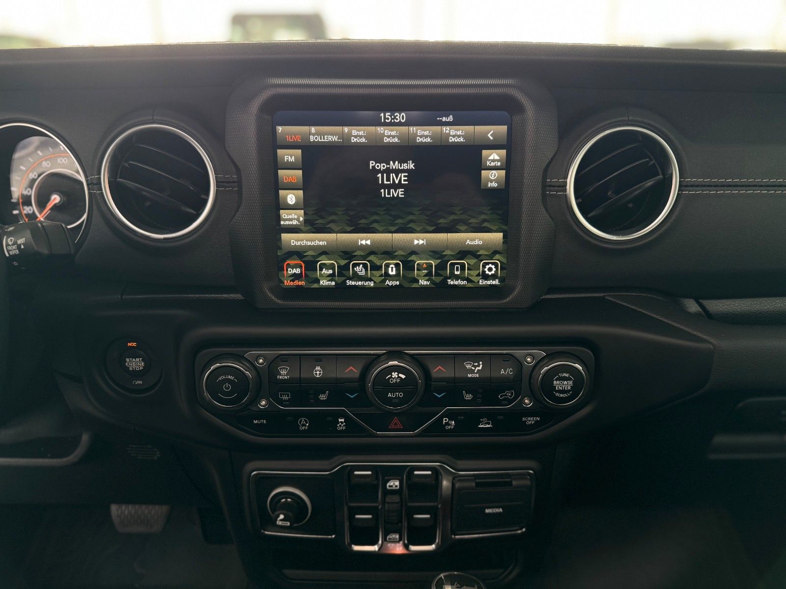 Fahrzeugabbildung Jeep Wrangler Unlimited 2.0 T-GDI Sahara "Di.-Sperre"