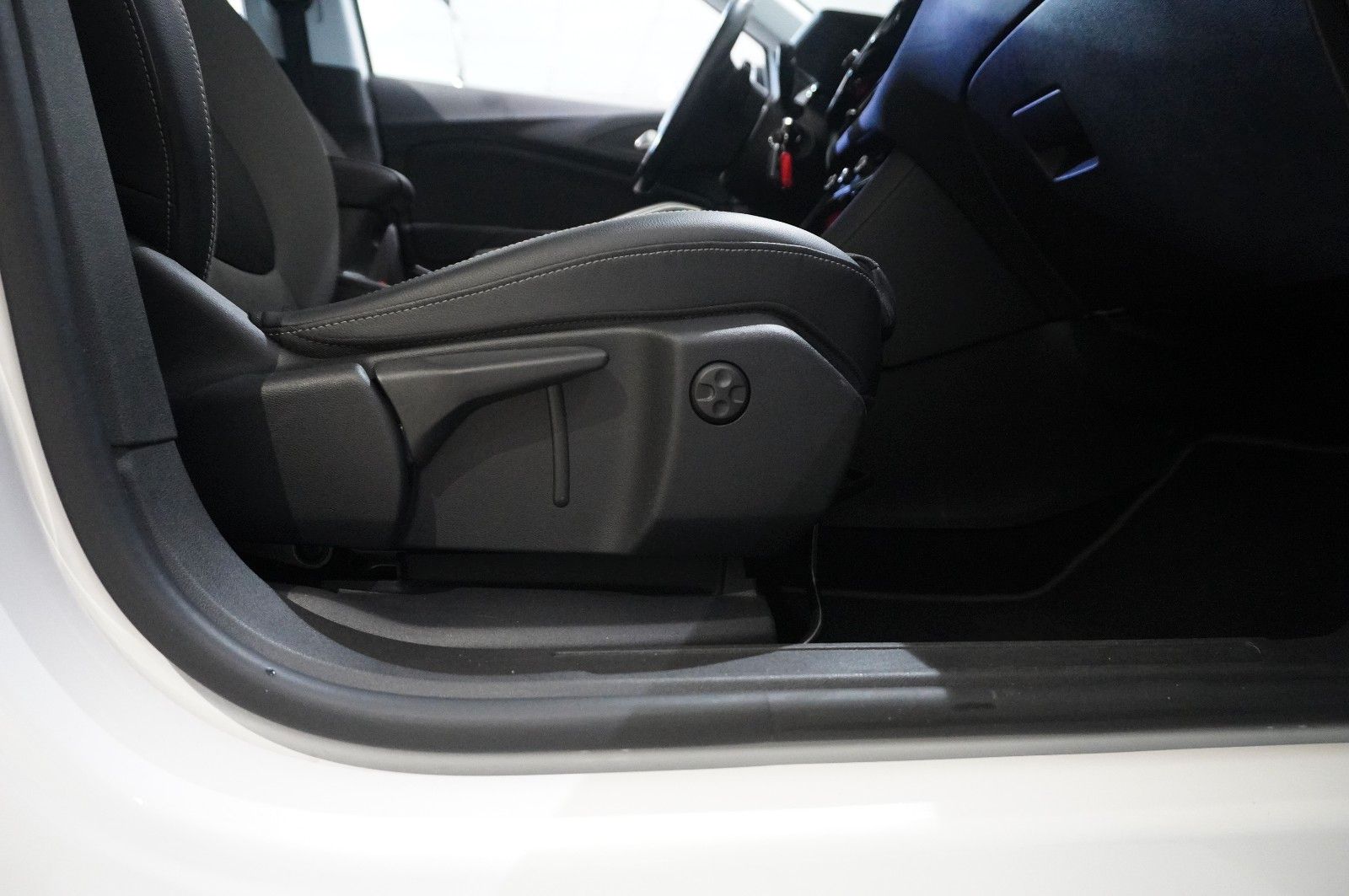 Fahrzeugabbildung Opel Grandland (X) 1.5D ELEGANCE NAVI/LED/KAMERA/AHK