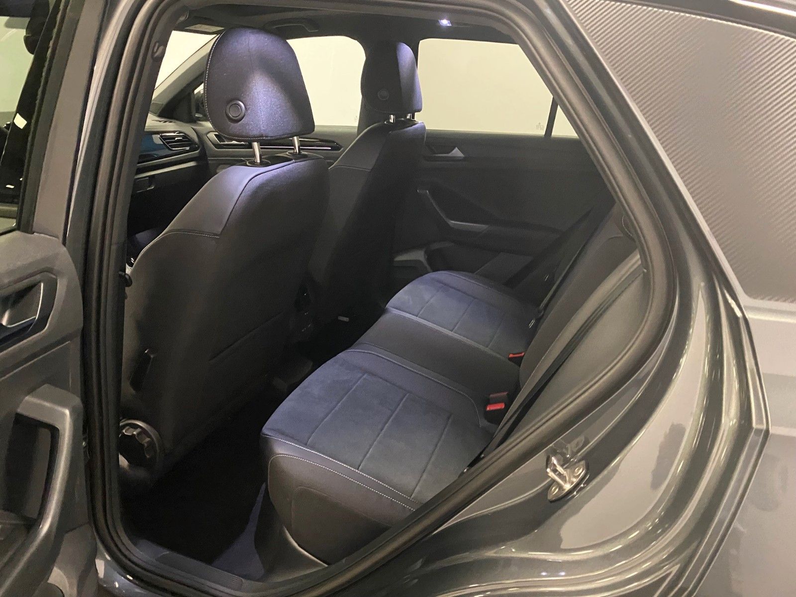 Fahrzeugabbildung Volkswagen T-Roc 1.5 TSI DSG+STYLE+PANORAMA+AHK+GARANTIE+BC