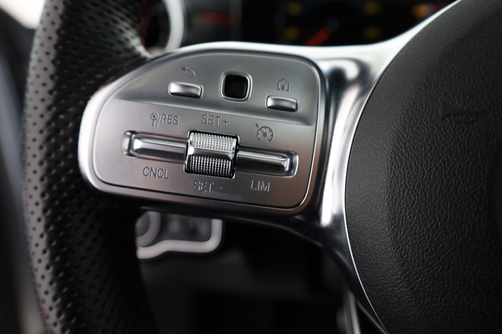 Fahrzeugabbildung Mercedes-Benz CLA 220d SB 4M AMG Line T.Leder,Navi,Night/ParkP