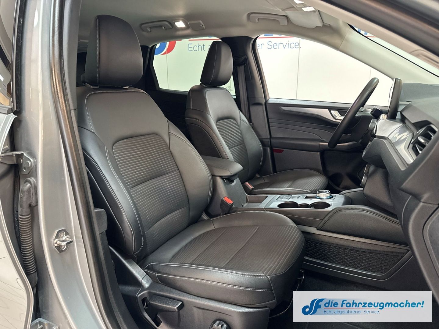 Fahrzeugabbildung Ford Kuga Titanium X HUD Navi Digitales Cockpit Sound