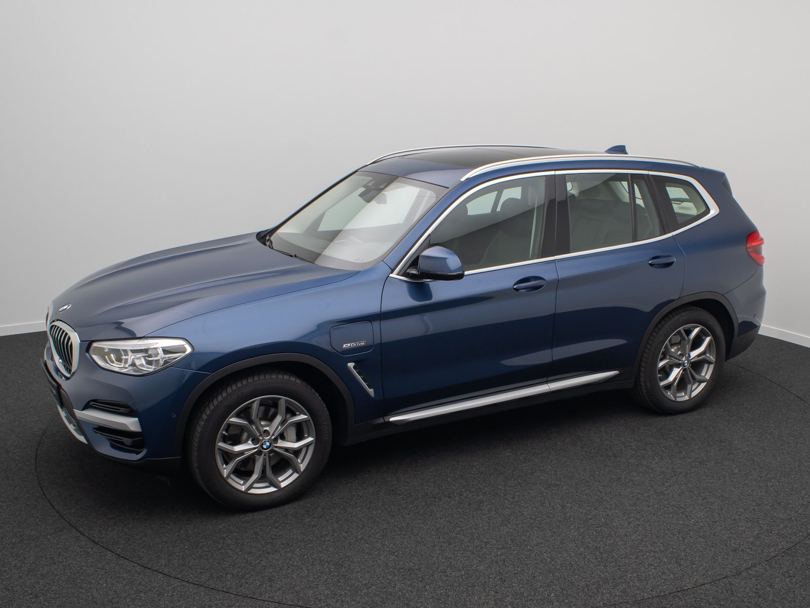 Fahrzeugabbildung BMW X3 xD30e xLine DAB Kamera AHK Alarm Panorama H/K