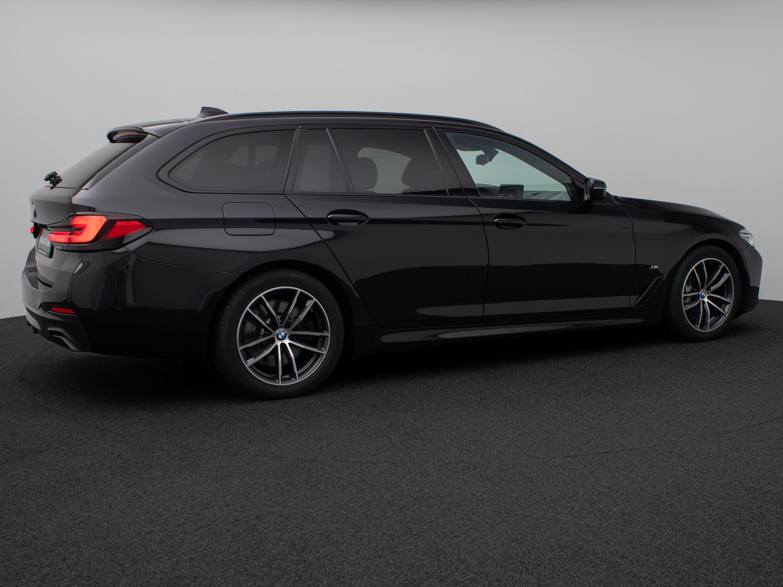 Fahrzeugabbildung BMW 530d xD M Sport Panoram Kamera Laser HUD DAB H/K