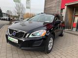 Volvo XC 60 Momentum AWD - Volvo XC60: Schwarz
