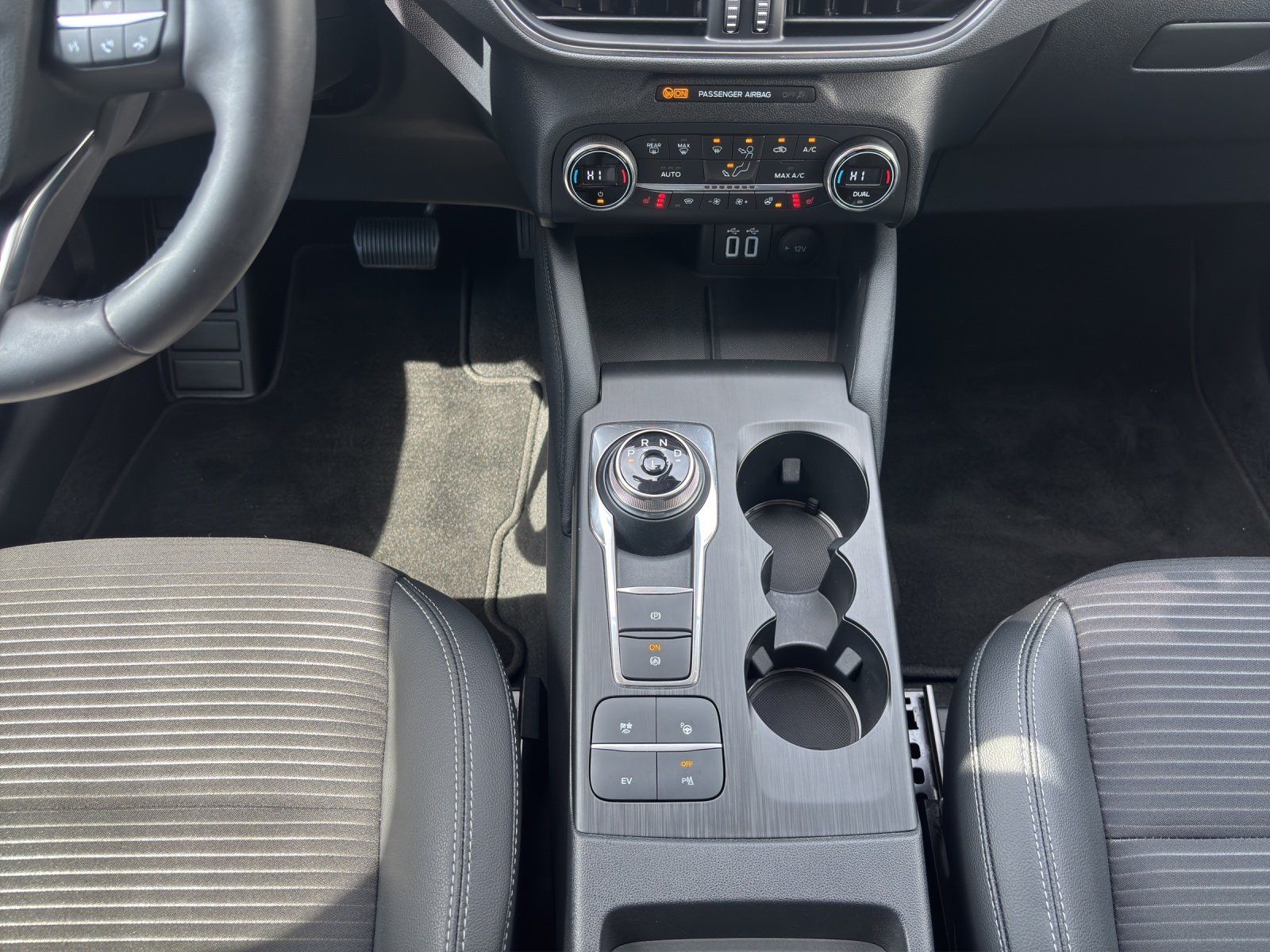 Fahrzeugabbildung Ford Kuga 2.5 PHEV Titanium X Aut./LED/ACC/B&O/NAVI/