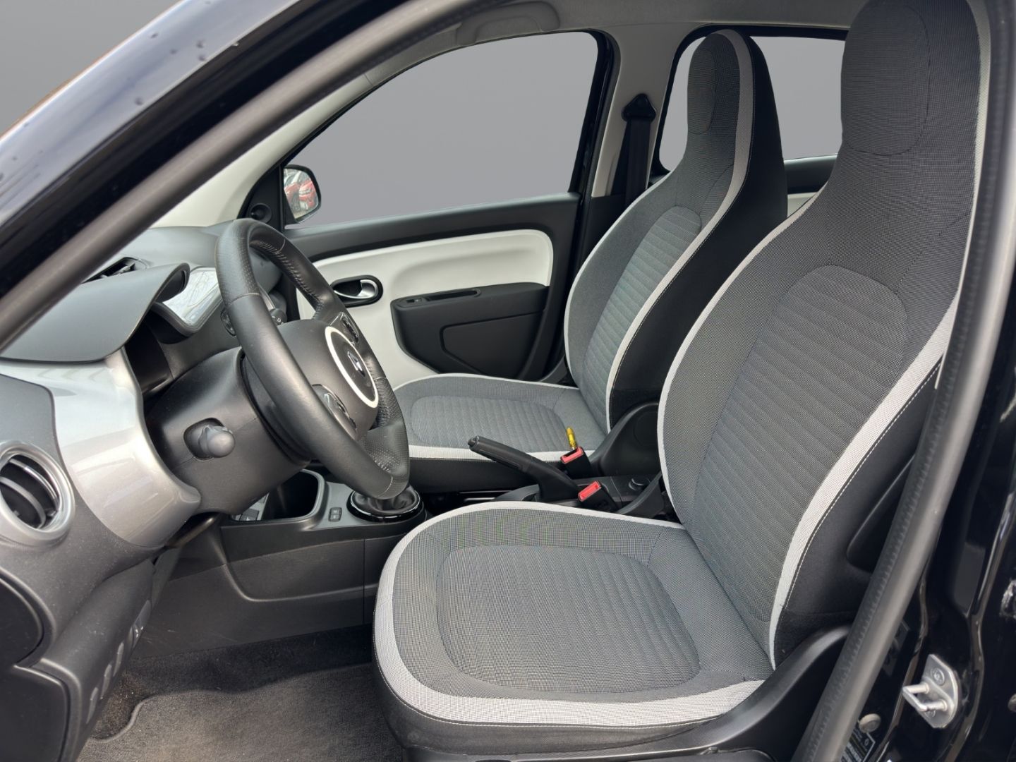 Fahrzeugabbildung Renault Twingo 1.0 SCe 65 EU6d Tel.-Vorb. Berganfahrass.