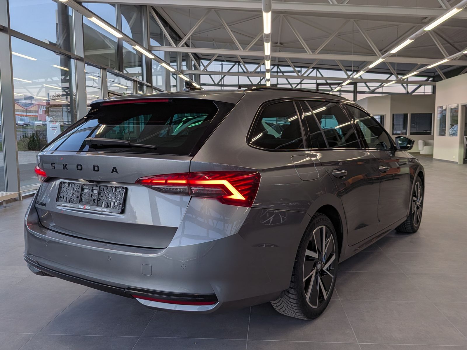 Fahrzeugabbildung SKODA Octavia 2.0 TDI DSG Sportline Matrix AHK 5J-Gara